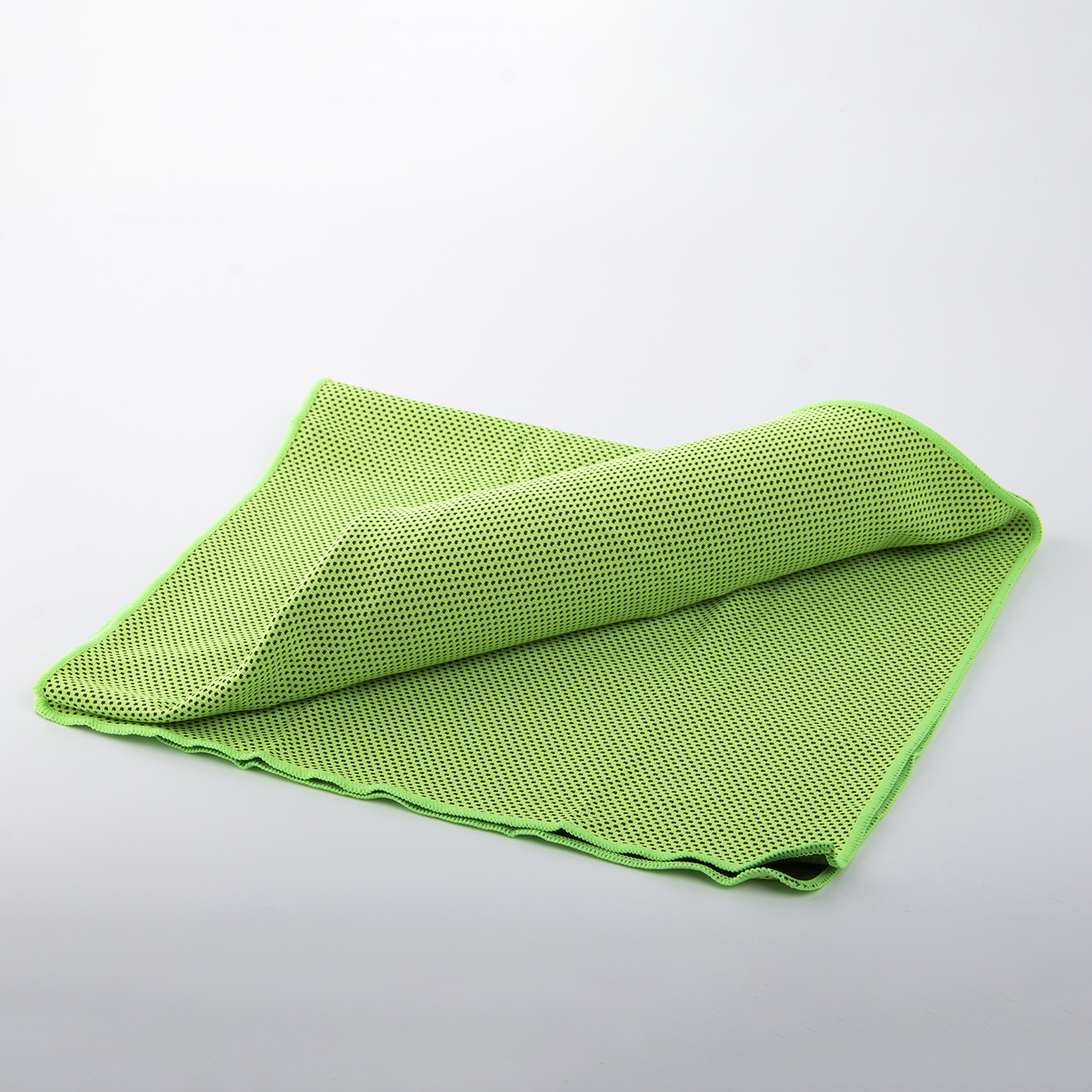 Sport Cooling Towel With Bottle2