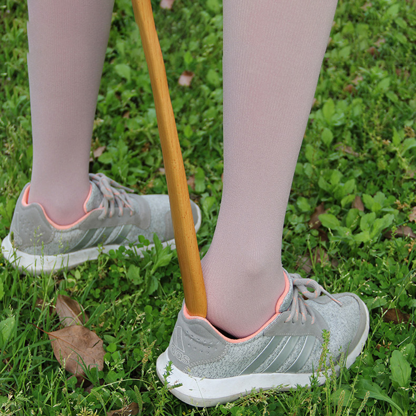 Long Handle Wooden Shoe Horn1