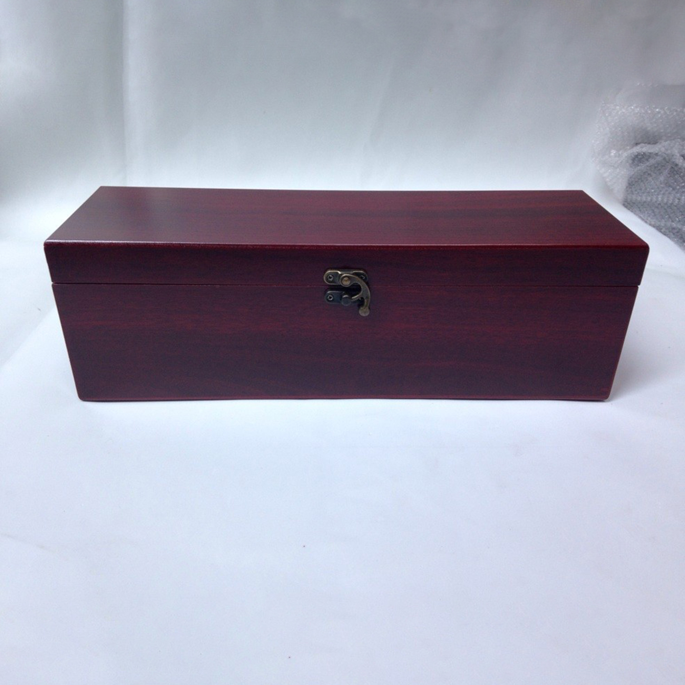 Wine Gift Box With 4 Accessories2