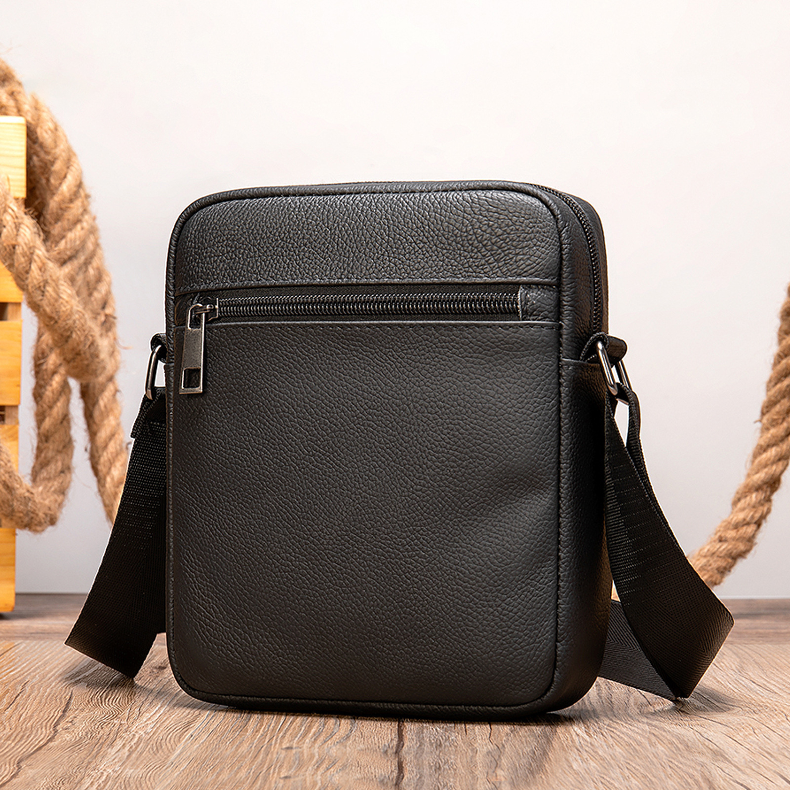 Multi-pocket Shoulder Bag3