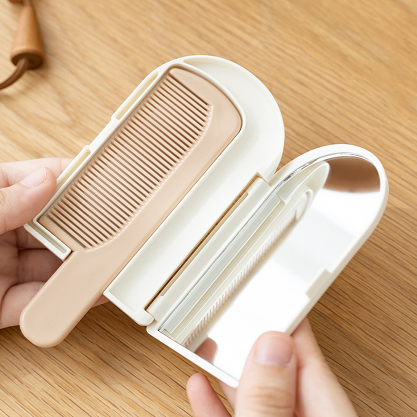 Travel Hair Brush With Mirror2